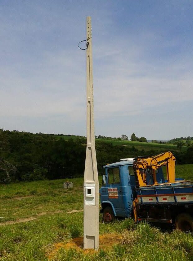 Sr. Antonio e o caminhão Mercedes